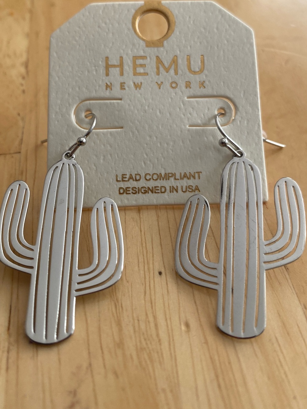 Silver tone Cactus Dangle Earrings NWT NIP lightweight